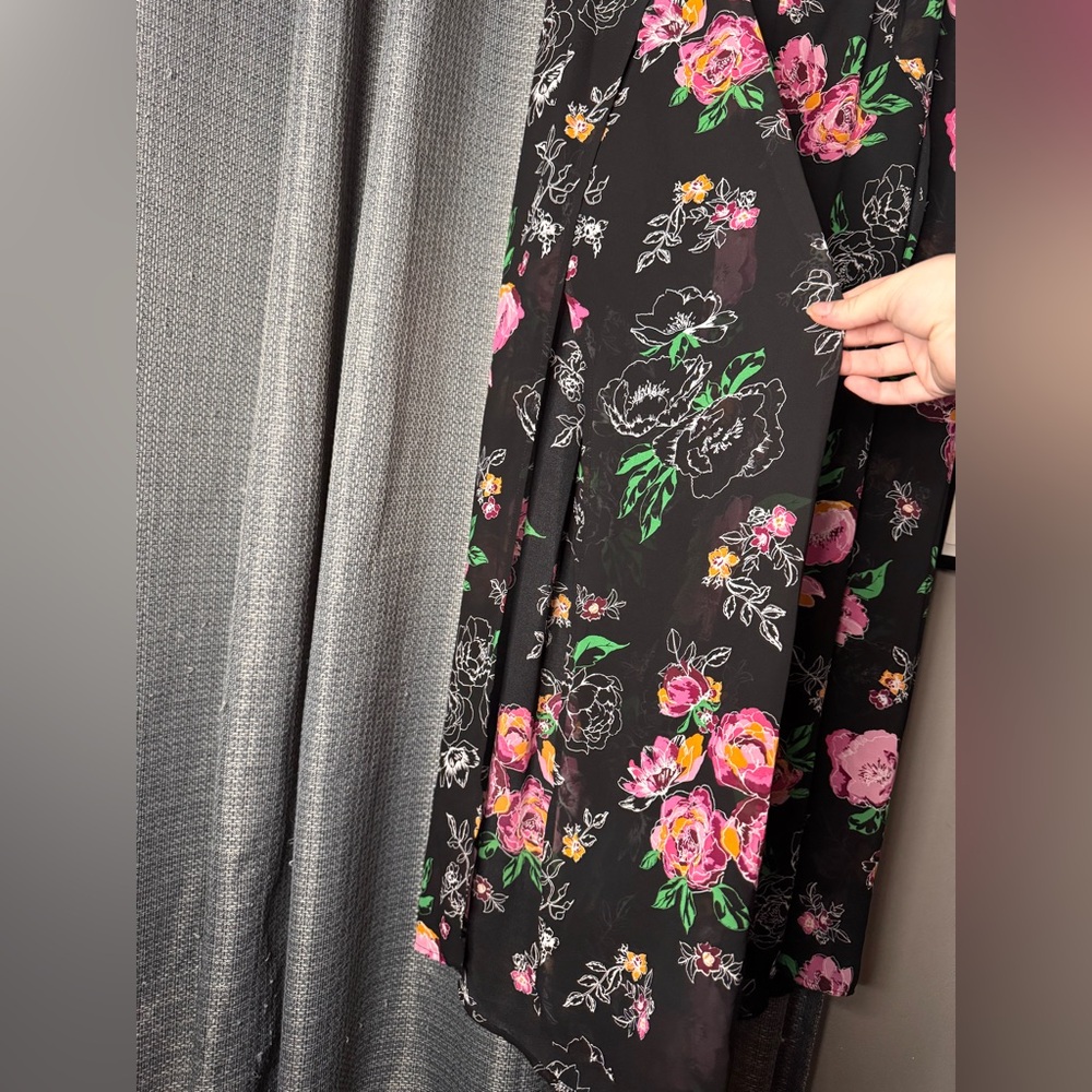Torrid Black Floral Side Slit Wide Leg Pants - Picture 2 of 7
